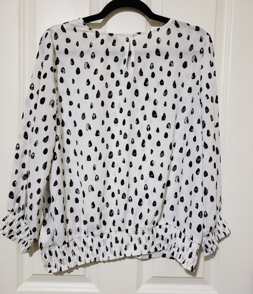 Reitmans raindrop patterned 3/4 blouse with smocking - Picture 2 of 8